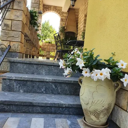Apartment Paris 3 *
