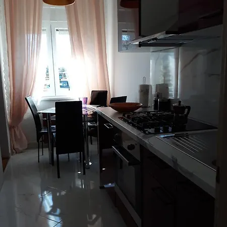 Apartment Paris 3 *